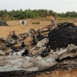 கரைவலை வாடி தீ வைப்பு – வள்ளம், வலை, இயந்திரபடகு தீக்கிரை!