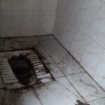 பத்தனை சந்தியில் பாவிக்க முடியாத நிலையில் மலசலக்கூடம்!