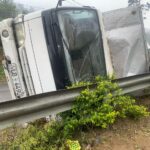 நுவரெலியாவில் நடுவீதியில் குடைசாய்ந்து லொறி விபத்து!