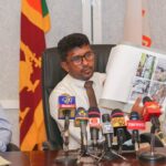 ” புறக்கோட்டையில் அனுமதியற்ற கடைகளை நிர்மாணிப்பதன் பின்னணியில் கடத்தல்காரர்கள்”
