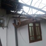 நாகசேனையில் மரக்கிளை முறிந்து விழுந்து வீடு சேதம்