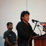 அஜித், ரஜினி வரமாட்டார்கள், நான்தான் வர வேண்டும்!