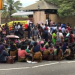 ஆசிரியர் சேவையில் ஈடுபடுத்தபட்டிருக்கும் பட்டதாரிகள் பல்லேகலையில் வீதி மறியல் போராட்டம்