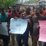 வீதியை செப்பனிடு: தனியார் பஸ் சாரதிகள், நடத்துனர்கள் போராட்டம்!