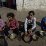 காசாவில் பஞ்சத்தால் குழந்தைகள் பரிதவிப்பு