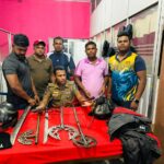 கூரிய ஆயுதங்களுடன் நபரொருவர் கைது!
