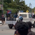 மின்சாரம் தாக்கி இரு இளைஞர்கள் கவலைக்கிடம்