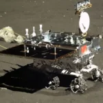 நிலவின் இருண்ட பக்கத்திலிருந்து மண்ணை அள்ளி வந்தது சீன விண்கலம்