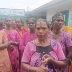 தோட்ட அதிகாரிக்கு எதிராக தொழிலாளர்கள் பணி புறக்கணிப்பு போராட்டம்