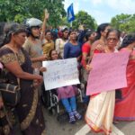 யாழ். சாவக்கச்சேரி வைத்தியசாலைக்கு முன்பாக பதற்றநிலை!