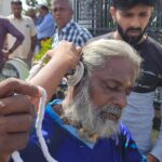 காதுகளால் வாகனம் இழுத்து சாதனை!