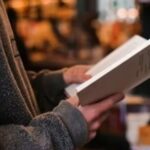 திருடச்சென்ற இடத்தில் புத்தகம் வாசித்த திருடன் கைது!