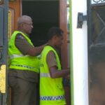 தம்பியைச் சுட்டுக்கொலை செய்த அண்ணன்