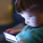 குழந்தைகள் செல்போன் பயன்படுத்த சுவீடனில் தடை!