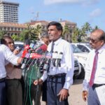 அதி சொகுசு வாகனங்களை அத்தியாவசிய சேவைகளுக்கு வழங்குமாறு ஜனாதிபதி அறிவுறுத்தல்