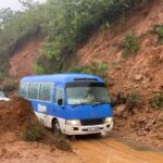 மண்சரிவால் நுவரெலியா, கண்டி வீதியில் ஒருவழி போக்குவரத்து!