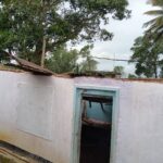 மீதும்பிட்டிய பகுதியில் காற்றினால் 20 வீடுகளுக்கு சேதம்!