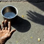 மதுபோதையில் நடமாடும் பெண் யாசகர்கள்