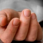 தண்ணீர் என நினைத்து ஆசிட் அருந்திய குழந்தை பலி: தெல்தோட்டையில் சோகம்