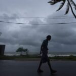 சீரற்ற காலநிலை: 4 லட்சம் பேர் பாதிப்பு: 12 பேர் உயிரிழப்பு