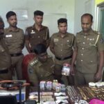 யாழிலிருந்து வந்து கலஹாவில் கொள்ளையடித்த திருட்டு கும்பல் கைது!