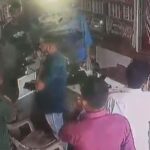 புலனாய்வு பிரிவு எனக் கூறி யாழில் நகைக் கடையில் கொள்ளை!