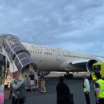 289 பேருடன் மெல்பேர்ணிலிருந்து புறப்பட தயாரான விமானத்தின் டயர்கள் வெடித்ததால் பரபரப்பு