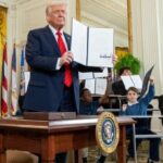 அமெரிக்க கல்வித் துறையைக் கலைக்கும் கோப்புகளில் ட்ரம்ப் கையெழுத்து