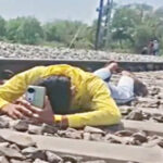 தண்டவாளத்தில் படுத்து ரீல்ஸ் எடுத்தவர் கைது: இந்தியாவில் சம்பவம்