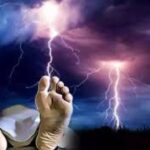 மின்னல் தாக்கி யாழில் நபரொருவர் பலி!