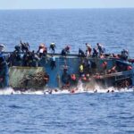 அகதிகள் படகு விபத்து: 427 பேர் பலி!