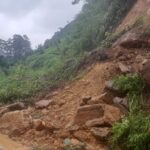 பூண்டுலோயா வீதியில் மண்சரிவு!