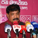 ஆட்சிக்காக கூட்டுசேரும் களவாணிகள்: இதுதான் சாக்கடை அரசியல்!