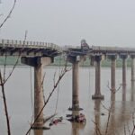 குஜராத்தில் பாலம் இடிந்து விழுந்து 10 பேர் பலி!