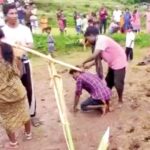 புதுமணத் தம்பதியை கலப்பையில் பூட்டி சாட்டையடி: காதல் திருமணத்துக்கு பஞ்சாயத்தின் கொடூர தீர்ப்பு