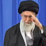 போருக்கு பின் முதன்முறையாக மக்கள் முன் தோன்றிய ஈரானின் அதியுயர் தலைவர்!