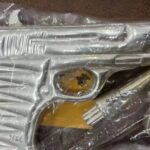 கடவுளுக்கு வெள்ளி துப்பாக்கியை காணிக்கையாக வழங்கிய பக்தர்!