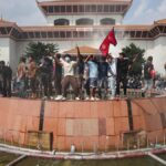 நேபாள பிரதமரின் ராஜினாமா ஏற்பு: போராட்டக்காரர்களின் கோரிக்கை என்ன?