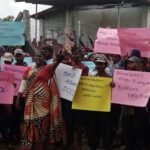 நாள் சம்பளமாக ரூ. 2000 வேண்டும்: தோட்டத் தொழிலாளர்கள் போராட்டம்!