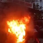 நடு வீதியில் பற்றி எரிந்த ஆட்டோ!