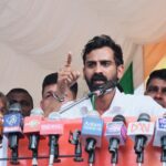 காகிதத் தாள்களே கையளிப்பு: விளம்பரத்துக்காகவே நிகழ்வு!