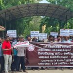 ஆளணி வெற்றிடங்களை நிரப்புமாறு கோரி யாழ். பல்கலை ஊழியர் சங்கம் போராட்டம்!