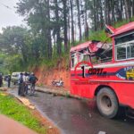 கலஹாவில் இபோச பஸ்மீது மரம் முறிந்து விழுந்து ஒருவர் பலி: 9 பேர் காயம்!