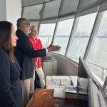 கொழும்பு துறைமுகத்தில் அலிசன் ஹூக்கர்