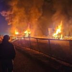 கர்நாடகாவில் பேருந்து மீது லொறி மோதி விபத்து: தீயில் கருகி 12 பேர் உயிரிழப்பு!