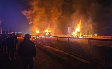 கர்நாடகாவில் பேருந்து மீது லொறி மோதி விபத்து: தீயில் கருகி 12 பேர் உயிரிழப்பு!