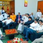 நம்பிக்கையில்லாப் பிரேரணை குறித்து ஆராய்வு: மனோ, திகா, ராதா பங்கேற்பு!