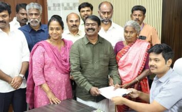 காரைக்குடி தொகுதியில் களமிறங்கும் சீமான் வேட்பு மனு தாக்கல்!