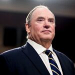 அமெரிக்க கடற்படை செயலர் திடீர் விலகல்!