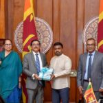 பொருளாதார ஆய்வறிக்கை ஜனாதிபதியிடம் கையளிப்பு!